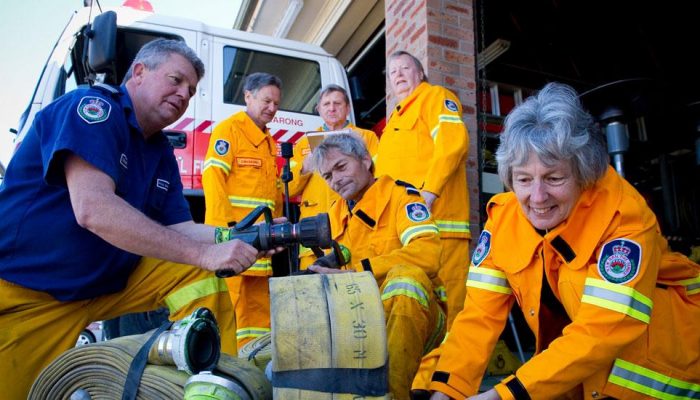 Getting Help, Helping or Getting Prepared during the Bushfire Emergency. Getting Help, Helping or Getting Prepared during the Bushfire Emergency.
